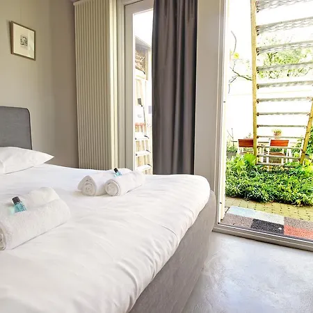 Studio & Garden Near Westerpark Apartment *