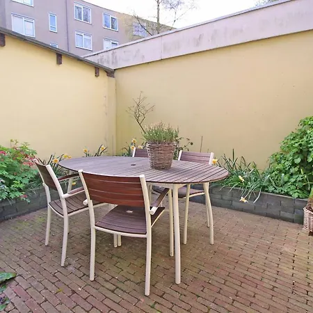 Апартаменты Studio & Garden Near Westerpark